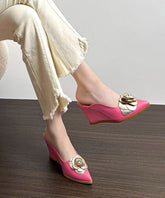 Sandalias de cuña con flores rosas y punta puntiaguda
